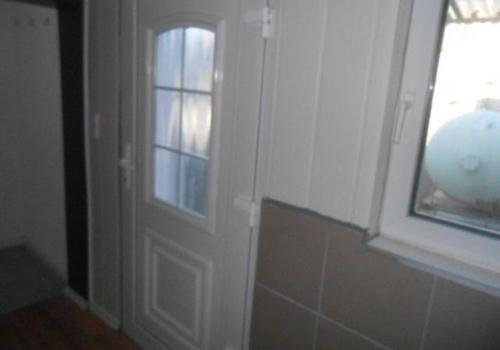 Waschküche mit Zugang zum Hof