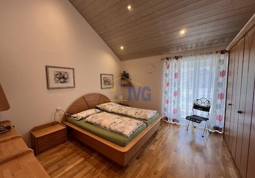 Schlafzimmer mit Balkonzugang