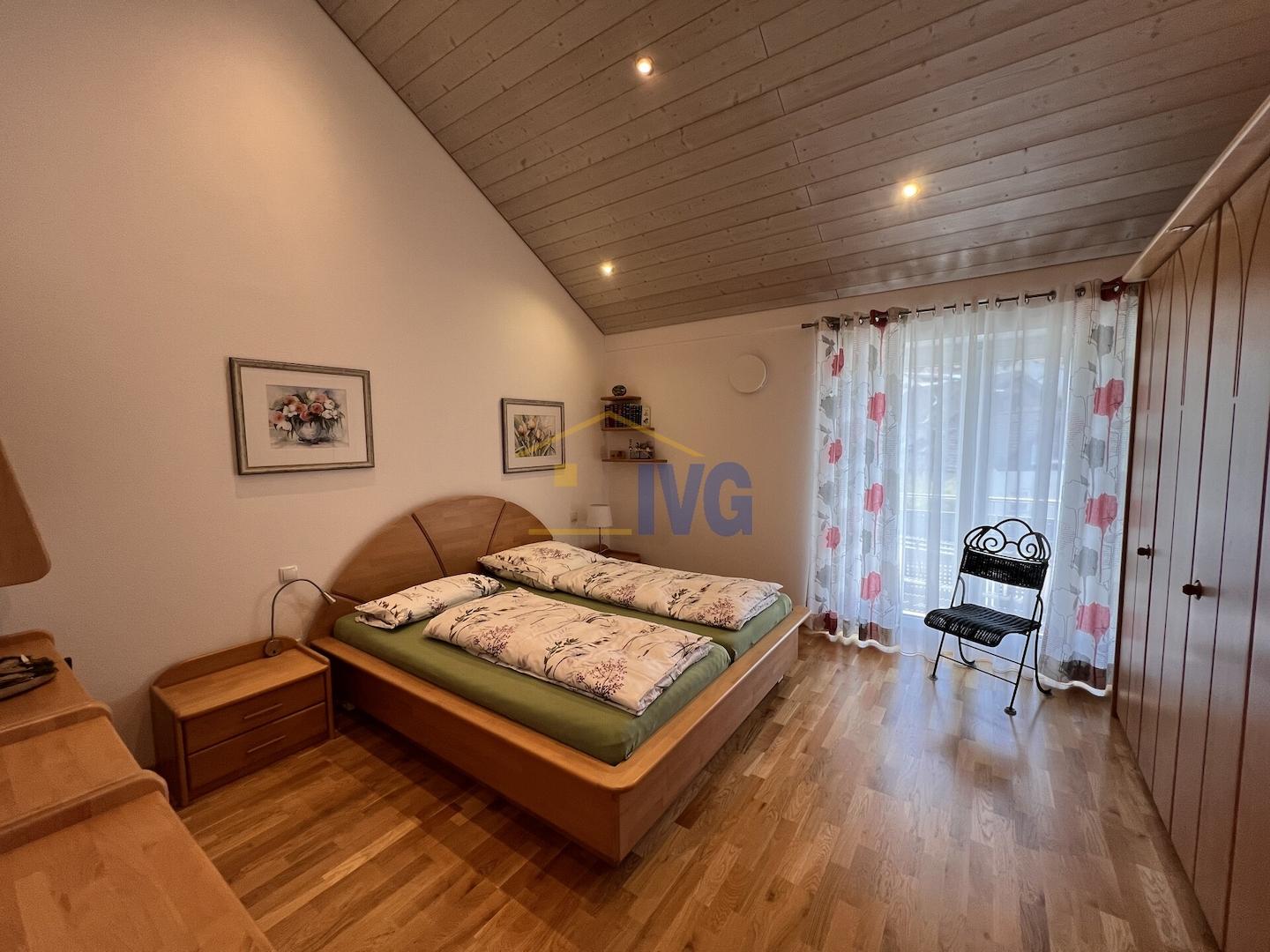 Schlafzimmer mit Balkonzugang