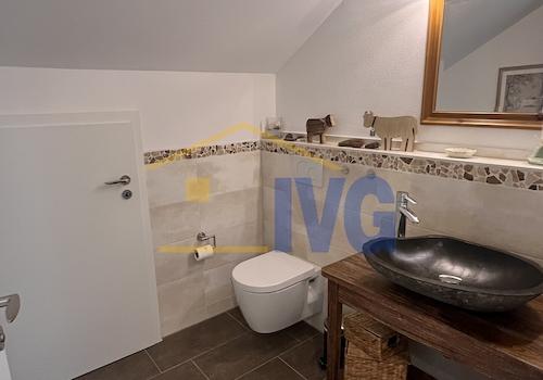 Gäste-WC mit Abseite