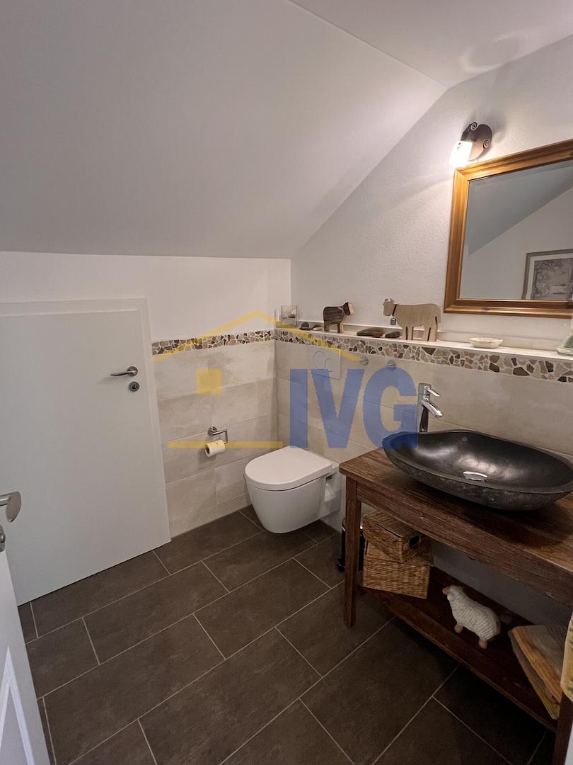 Gäste-WC mit Abseite