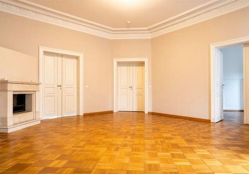 Salon mit Kamin & Wintergarten