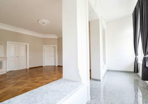 Salon mit Kamin & Wintergarten