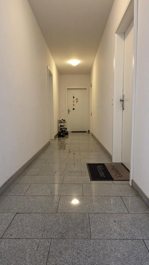 Hausflur zu den 3 Wohnungen