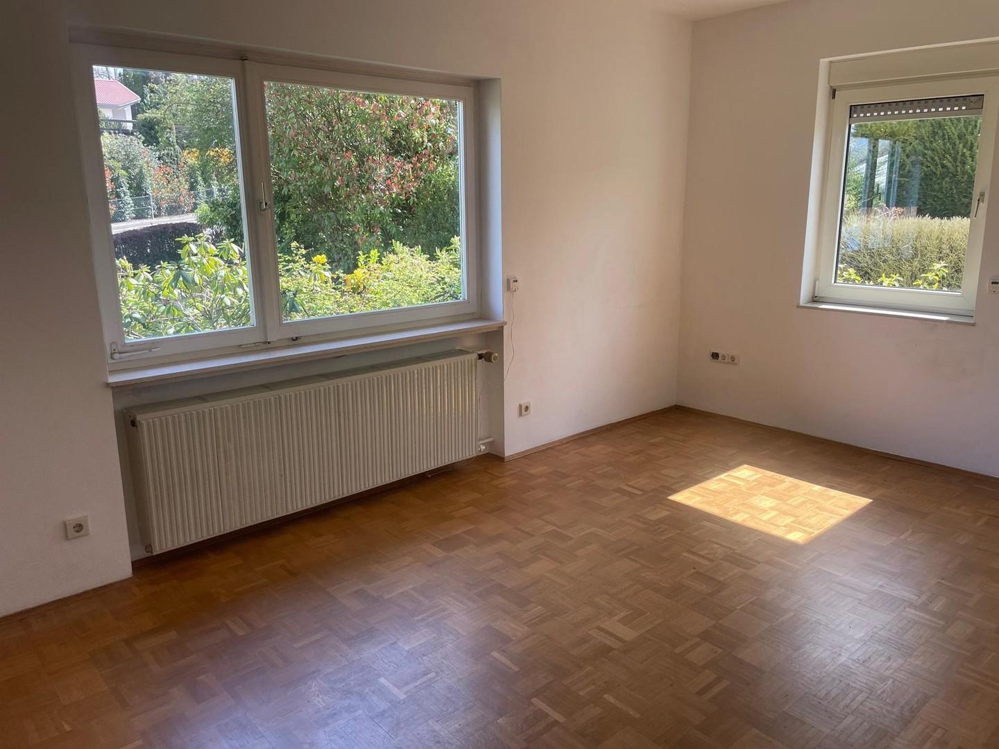 ein Arbeits-/ Kinderzimmer