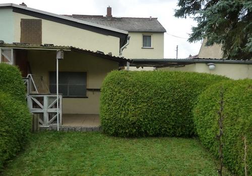 Rückansicht vom Garten aus