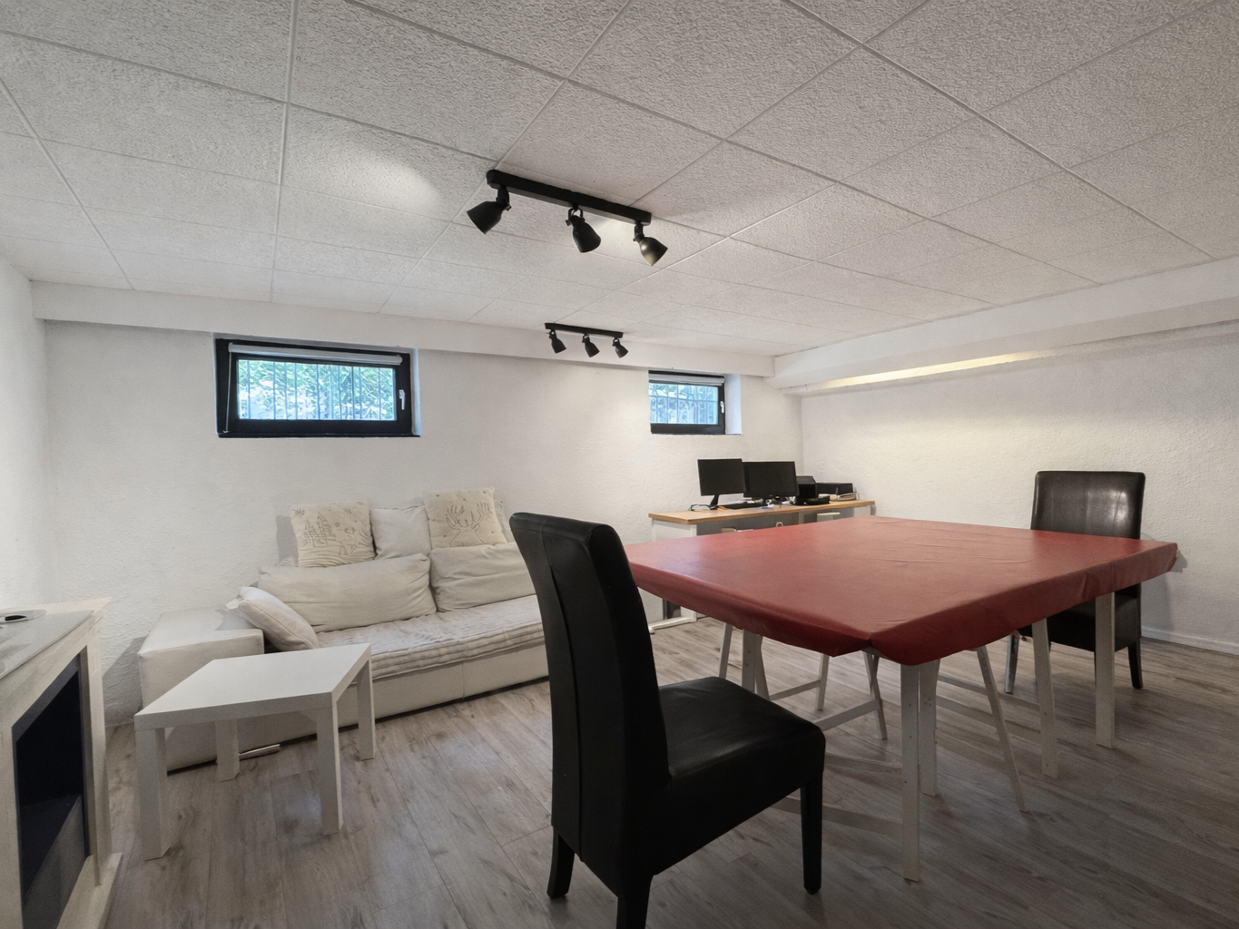 Keller Arbeitszimmer