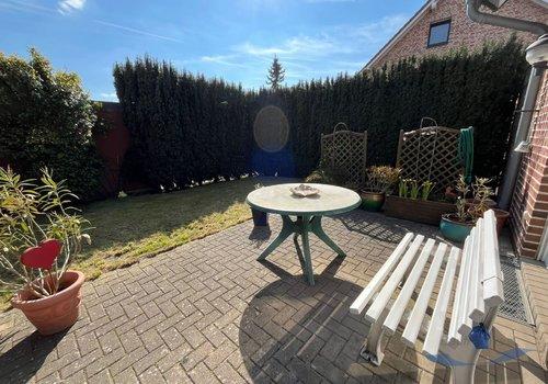 Garten mit zugang zur Garage