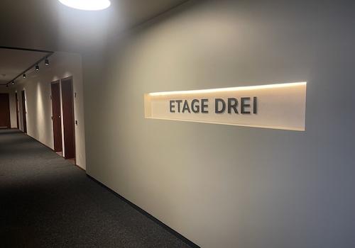 Frisch sanierte Flure