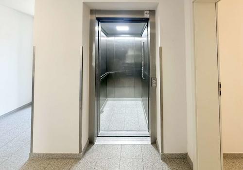 Praktischer Personenaufzug