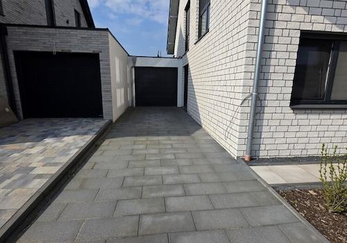 Garage und Stellplatz