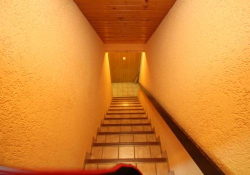 KG_Treppe aus Küche