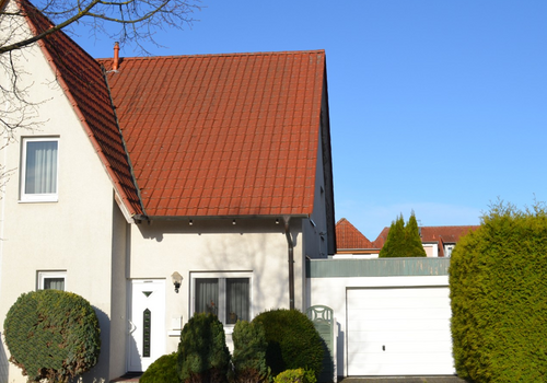 Frontansicht mit Garage