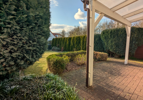 Terrasse mit Pergola