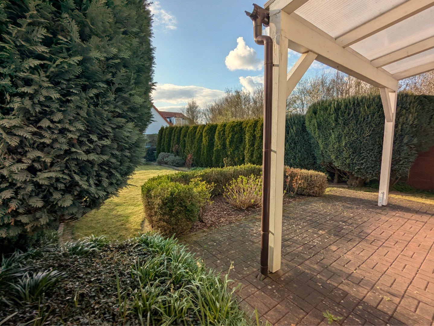 Terrasse mit Pergola