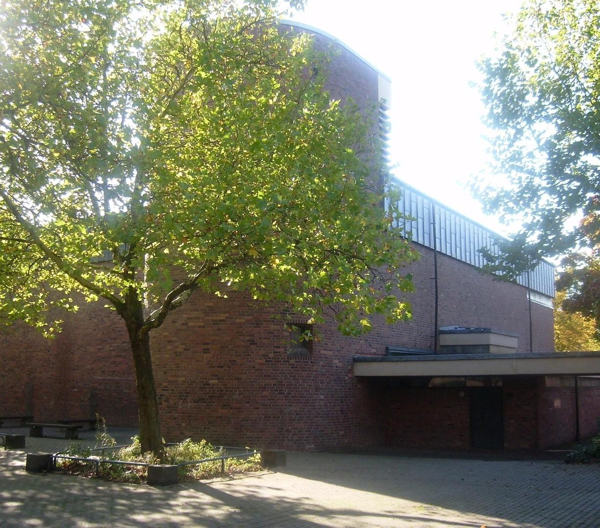 St. Adelheid Kirchplatz