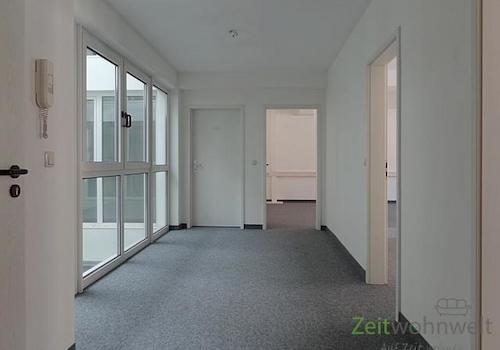 heller Flurbereich - Wartezone