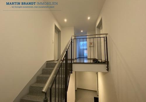 Treppenhaus und Wohnungseingangsbereich