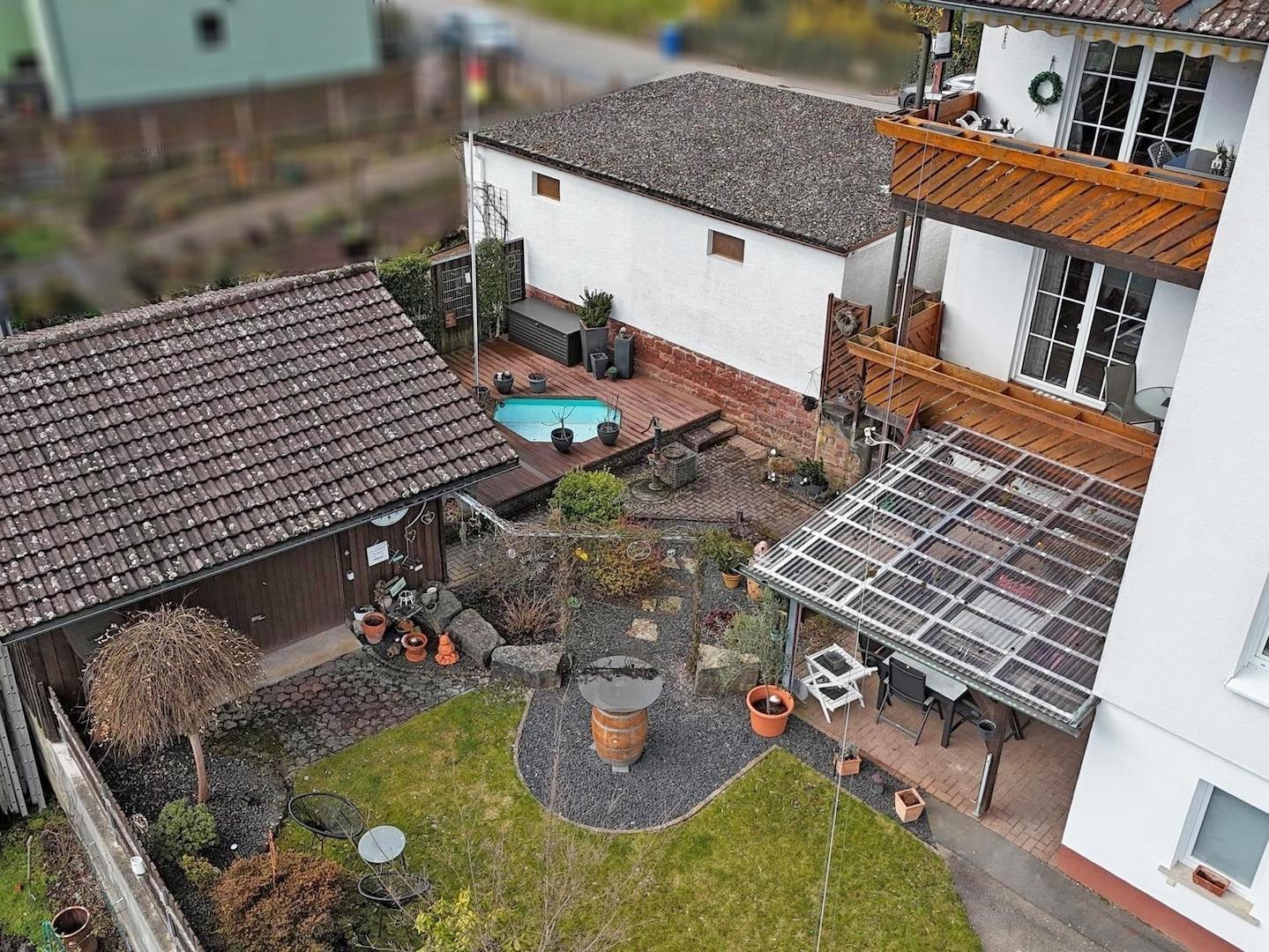 Grillecke Gartenhaus und Sonnendeck