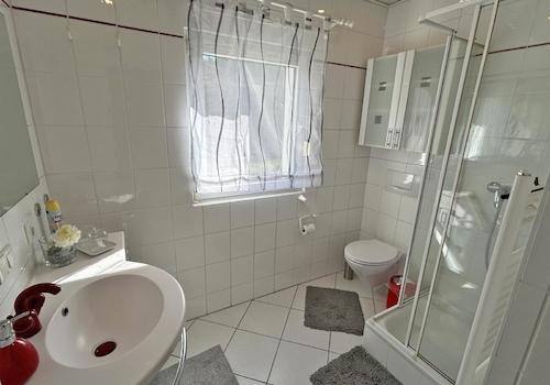 FeWo 1 Duschbad