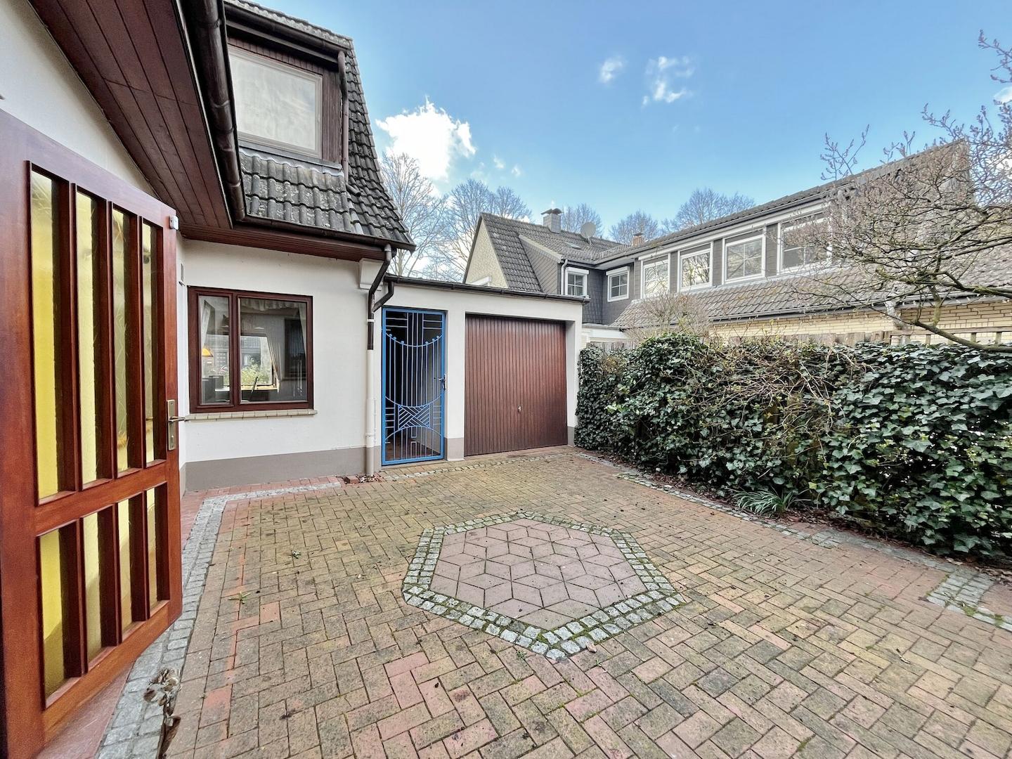 Terrasse zwischen den Häusern