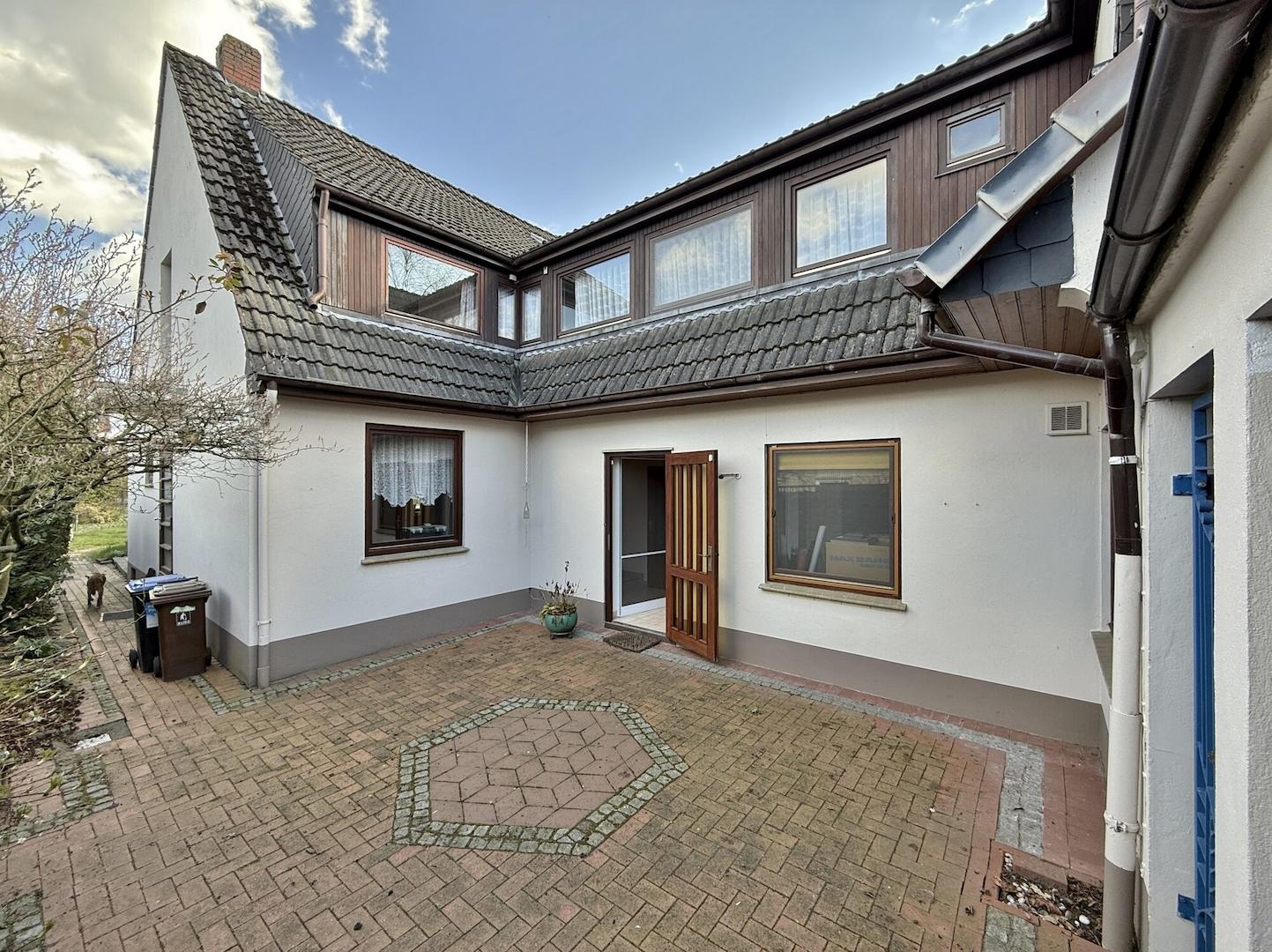 Terrasse zwischen den Häusern