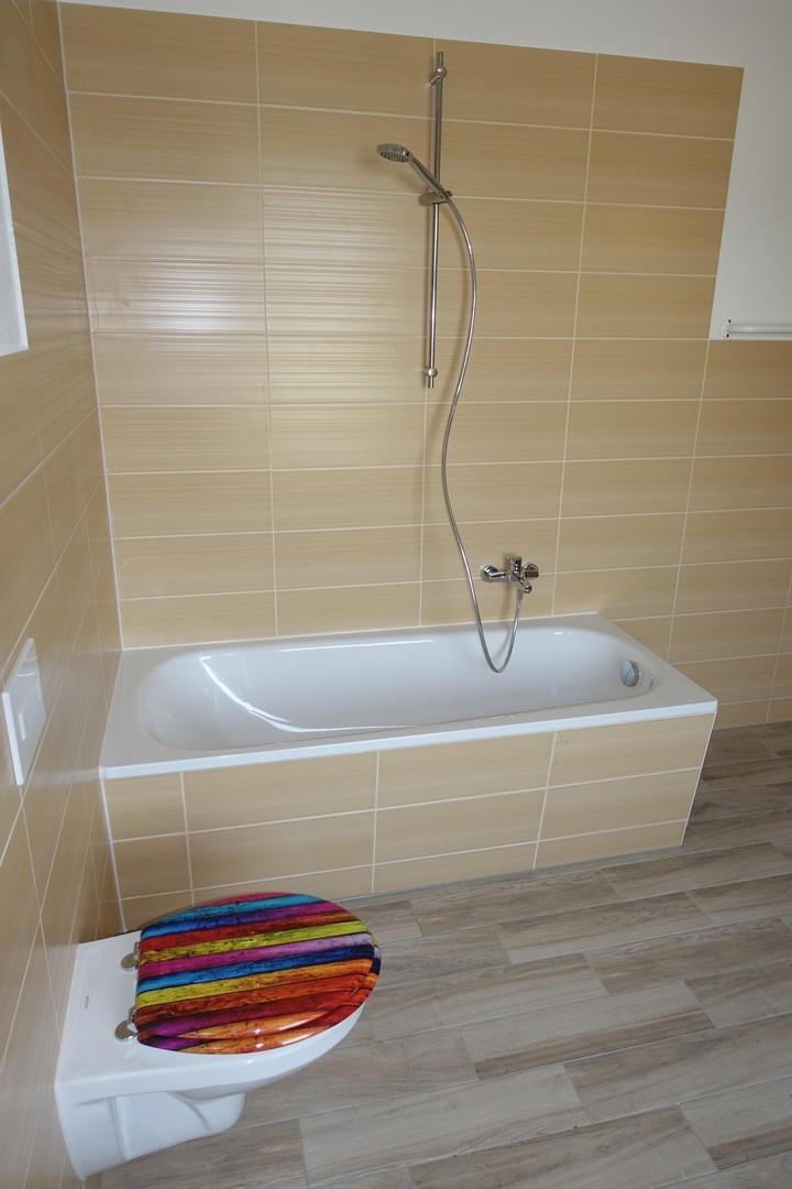 Badezimmer mit Wanne