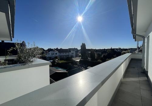 Blick links von der Seite Richtung Hauptterrasse