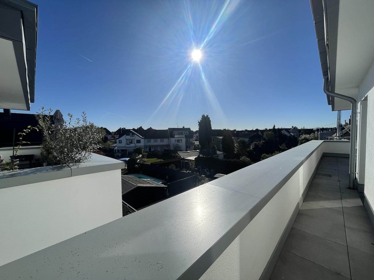 Blick links von der Seite Richtung Hauptterrasse