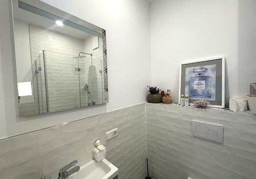 Gäste-WC mit Dusche