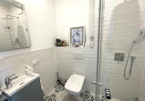 Gäste-WC mit Dusche