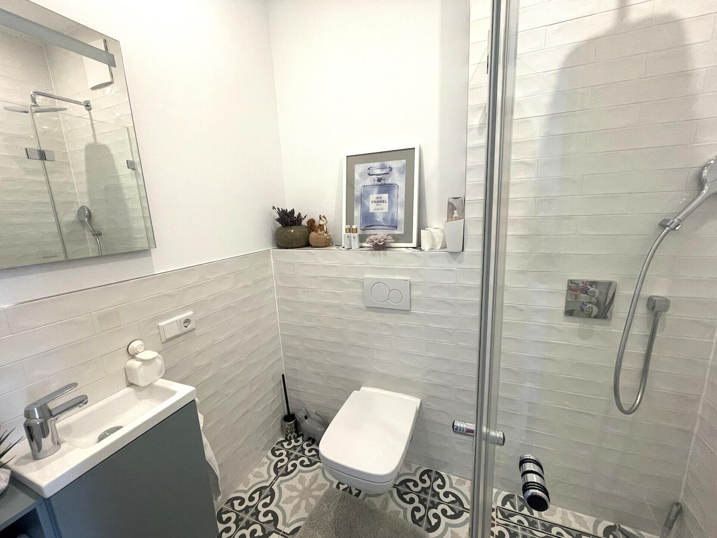 Gäste-WC mit Dusche