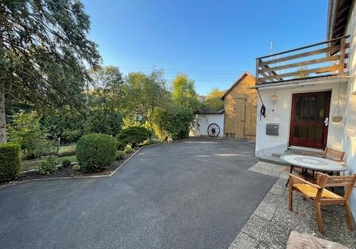 Hofansicht (KI-bearbeitet)