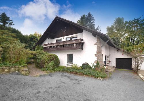 Frontansicht mit Hof