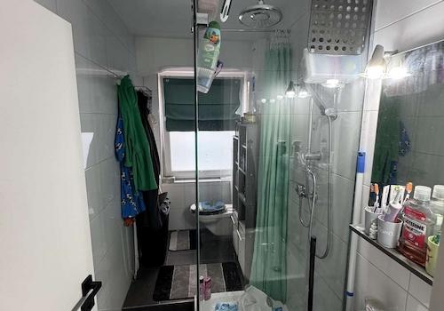 1. OG links Badezimmer