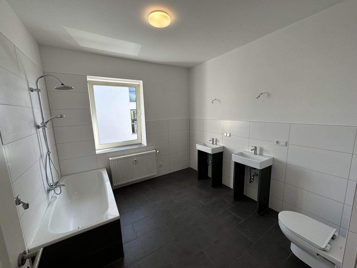 Badezimmer mit Regendusche