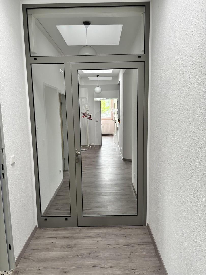 Eingangstür/Bürotage