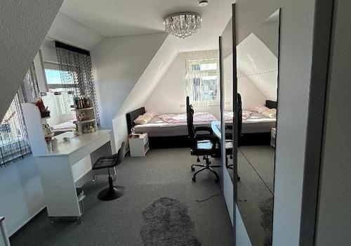 Kinder-/Arbeitszimmer