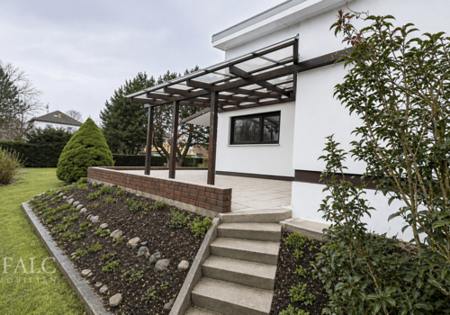 Terrasse mit Gartenblick