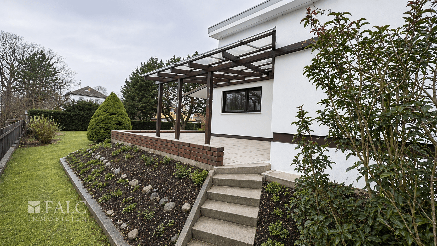 Terrasse mit Gartenblick