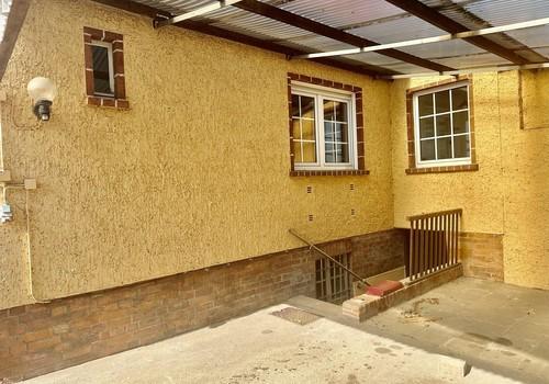 Kellereingang im Hof