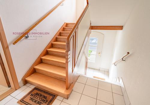 Immobilie in Leipzig/Sellerhausen-Stünz zu vermieten_2-Raum_Treppenhaus