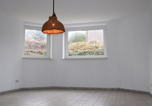 Großer Wohnraum im Keller
