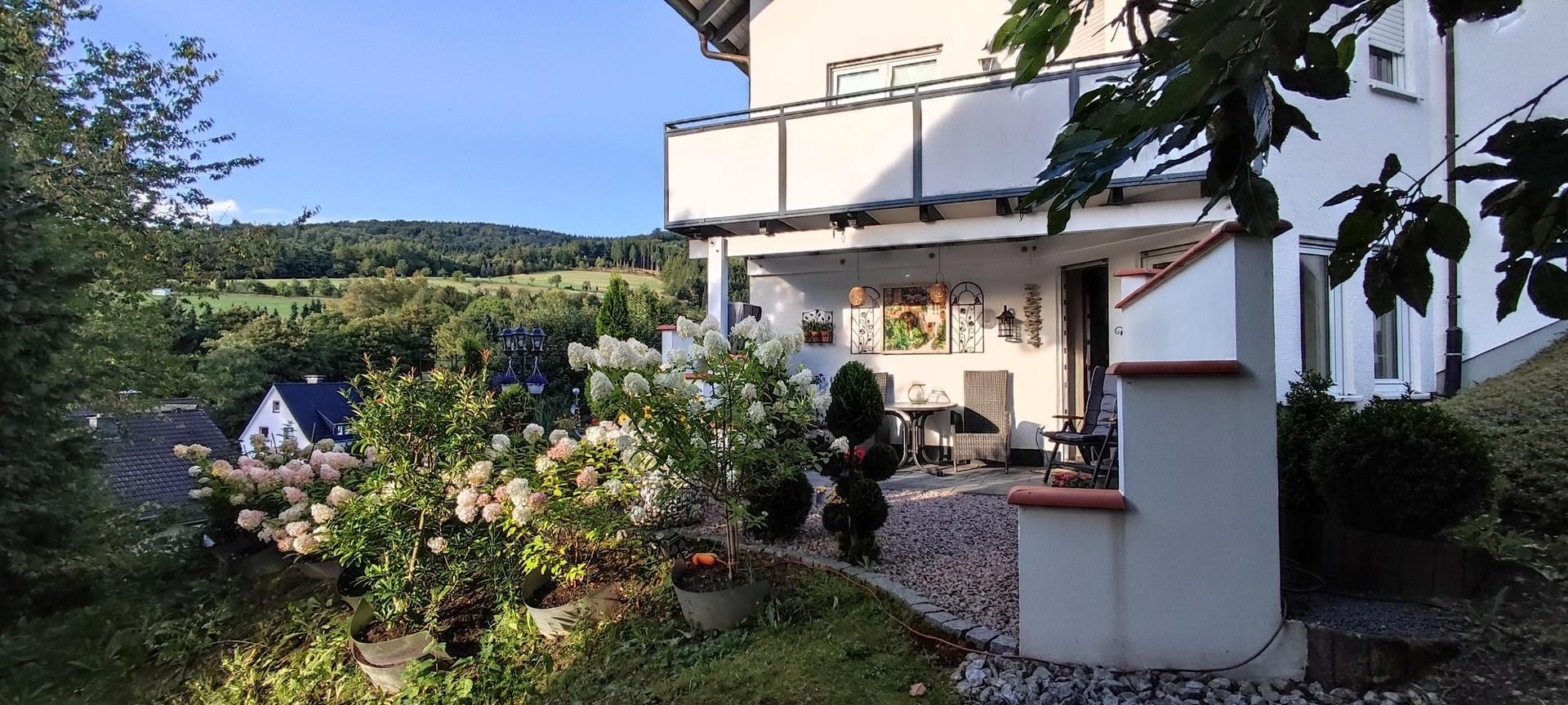 Idylle Pur überdachte Terrasse