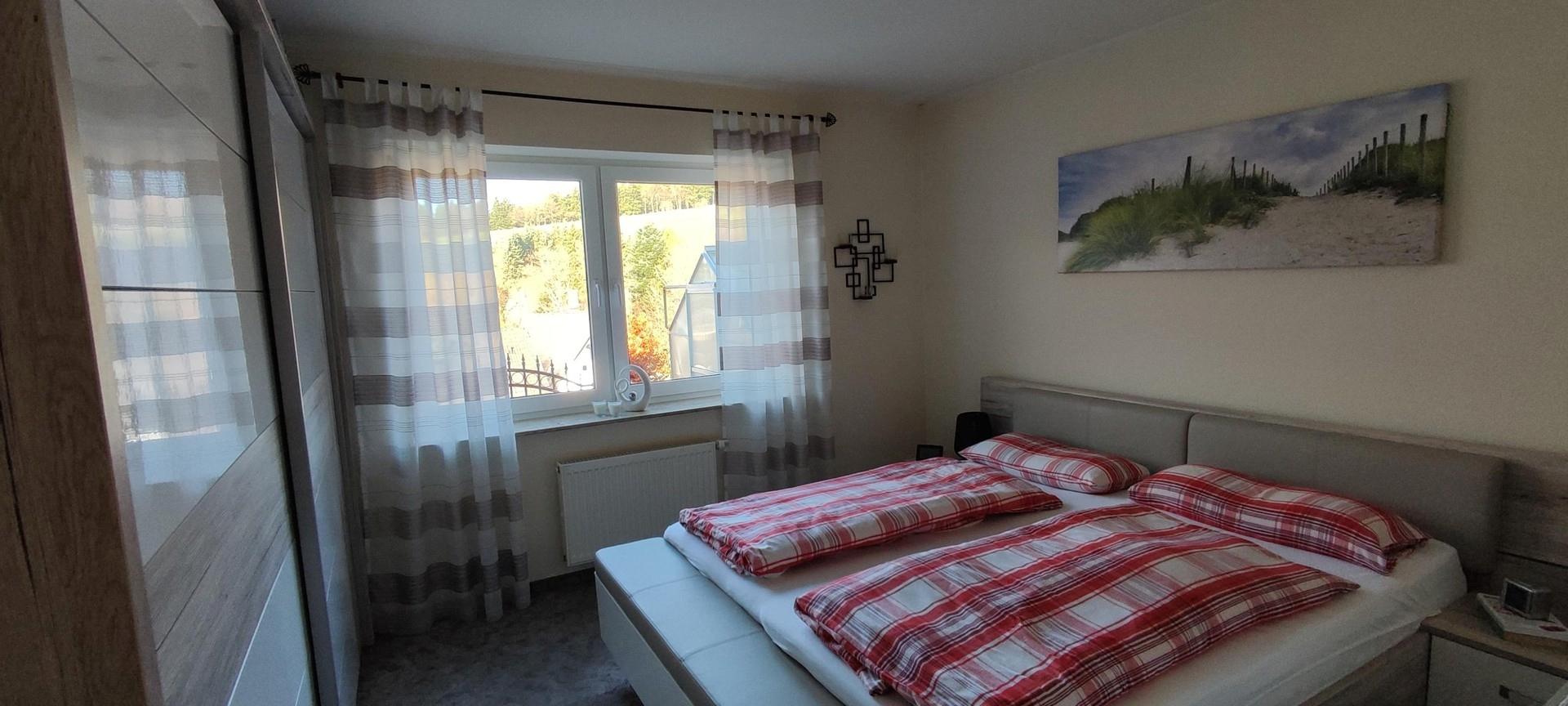 Großes Schlafzimmer