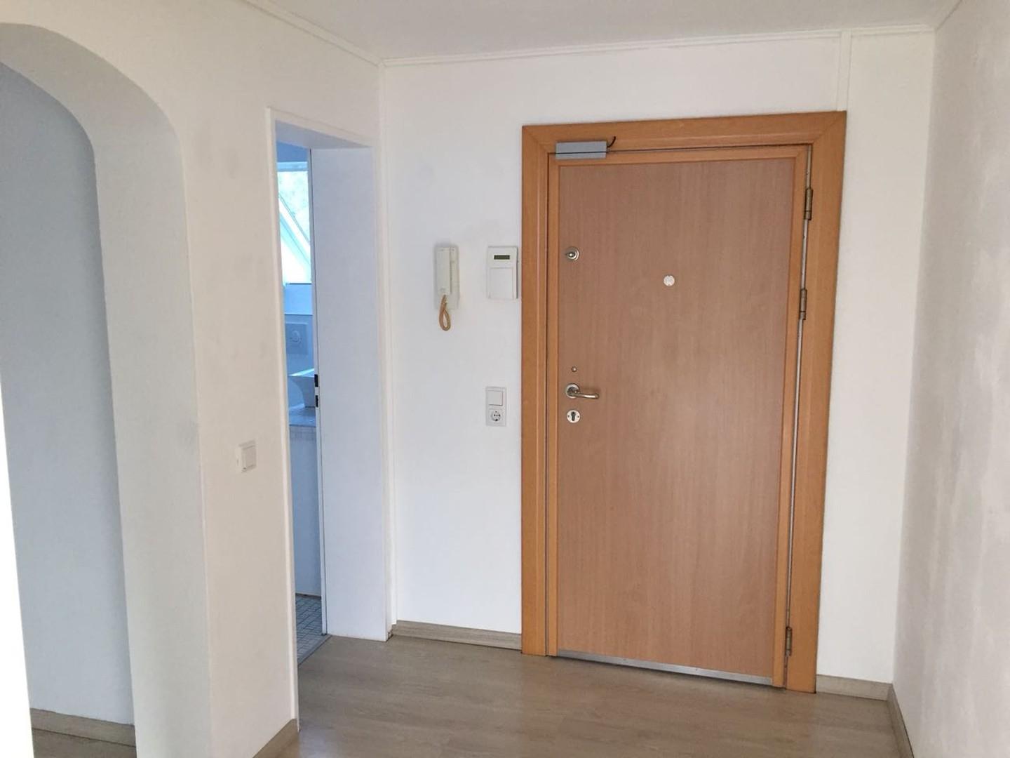 Flur mit Wohnungstür