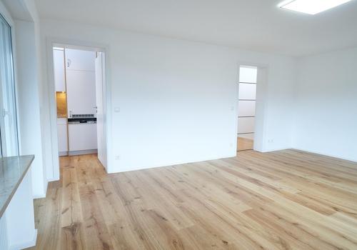 Großes, helles Wohnzimmer