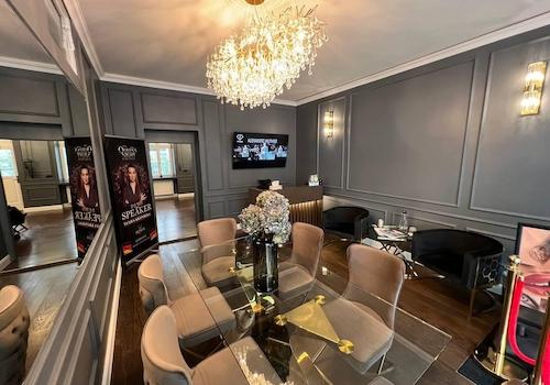 Wartebereich mit Theke