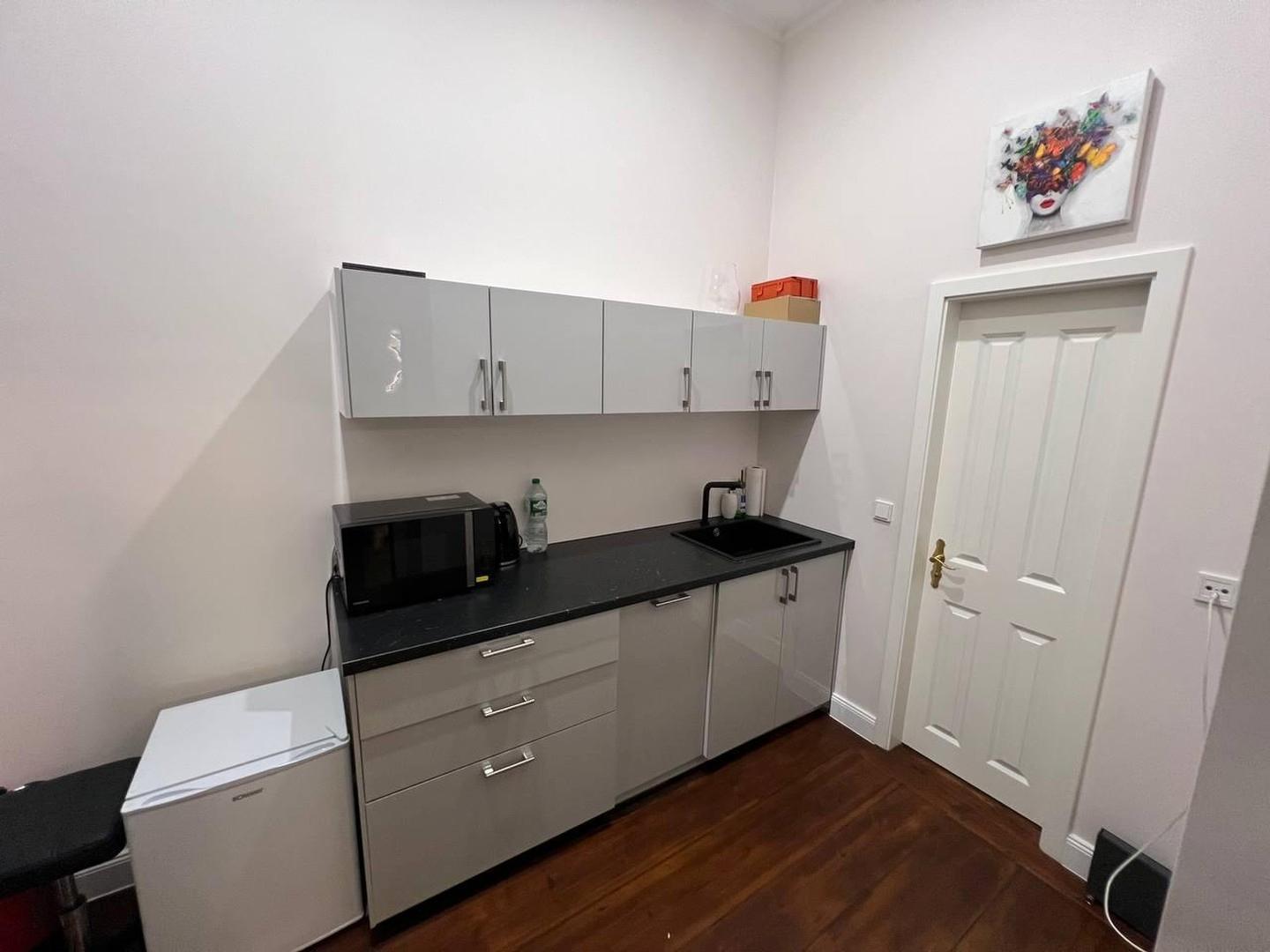 Küche mit Spülmaschine