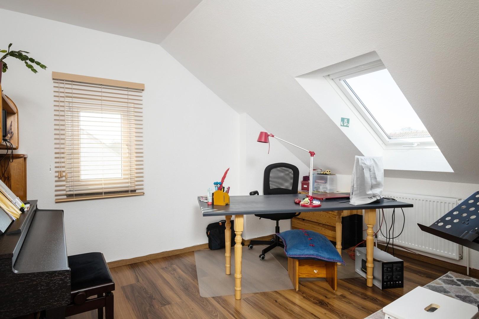 Zimmer geht vom Wohnzimmer ab